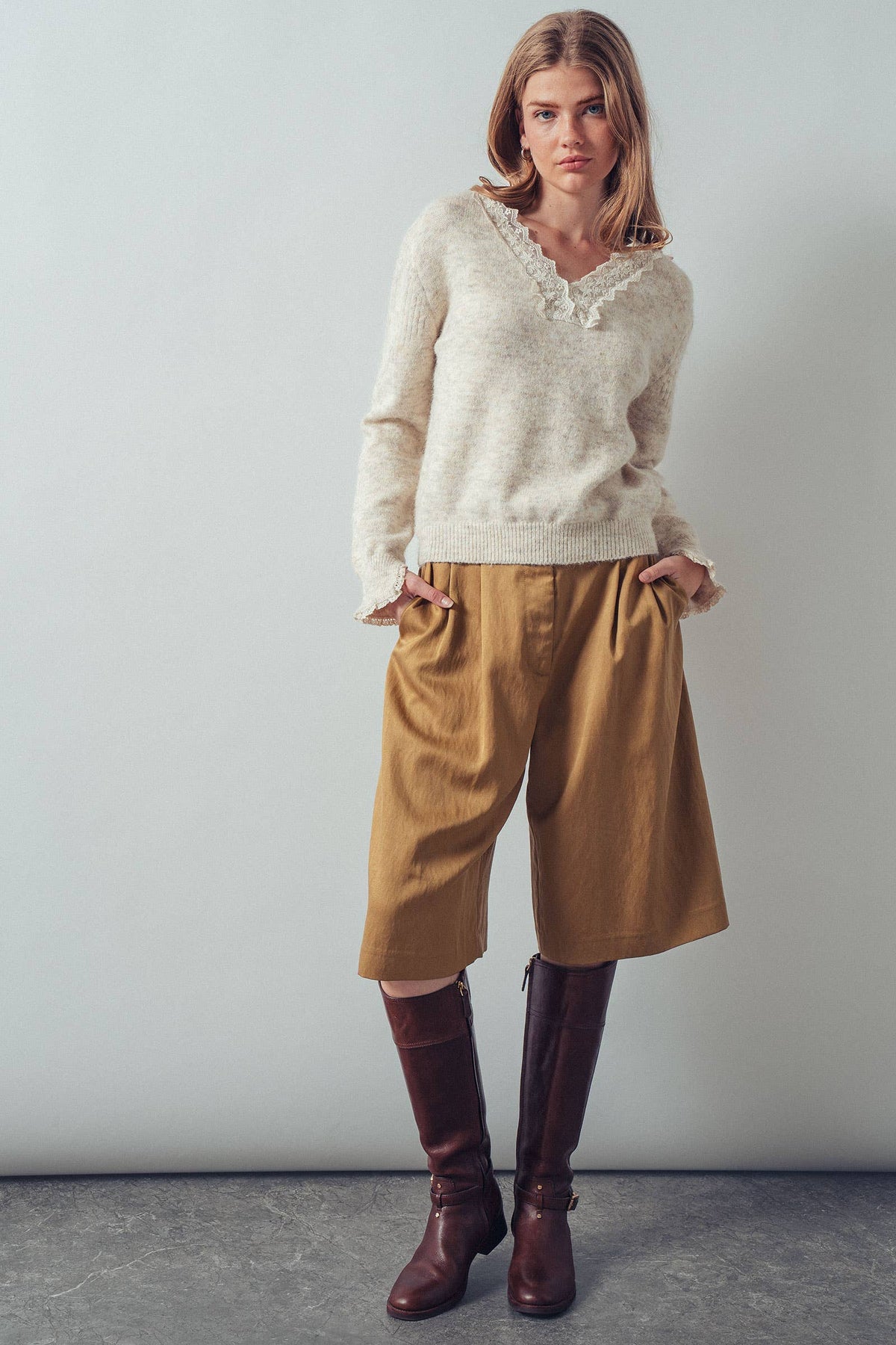 Lace Trim V-Neck Heathered Knit Sweater | S001