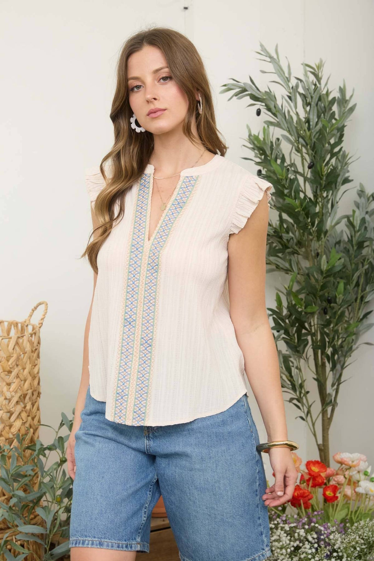 EMBROIDERED FRONT SPLIT NECK PLISSE TOP | B052