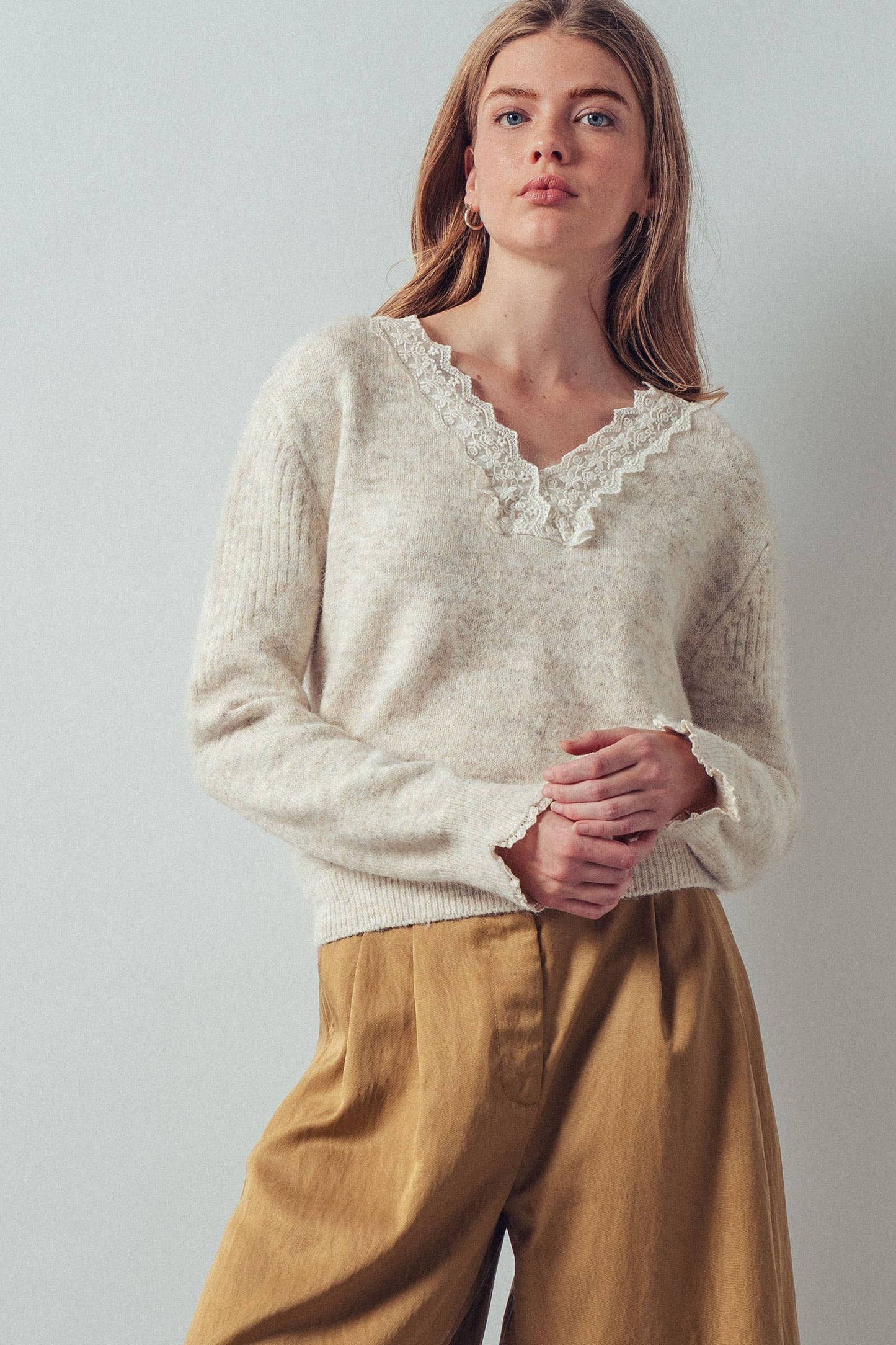 Lace Trim V-Neck Heathered Knit Sweater | S001