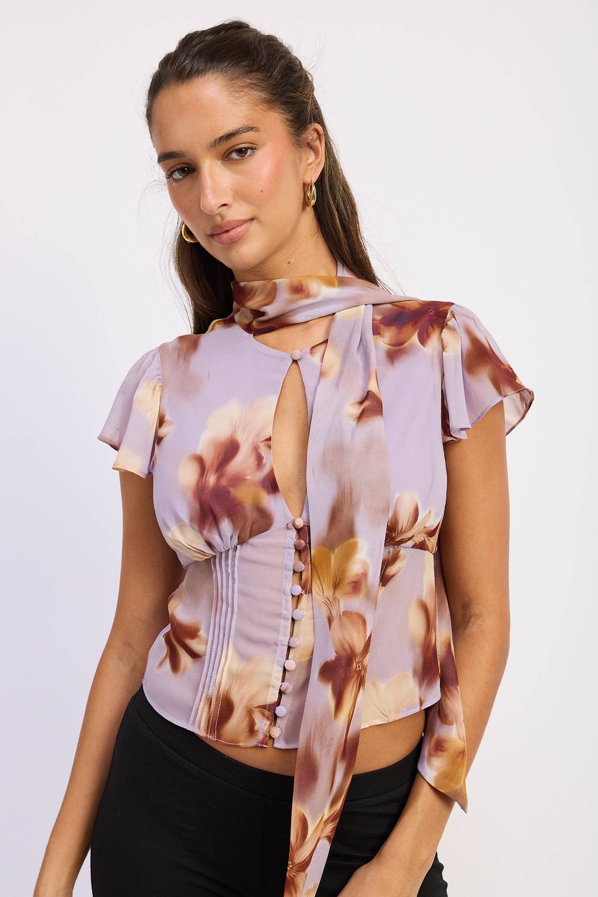 FLUTTER SLEEVE BUTTON FRONT SCARF BLOUSE | B060