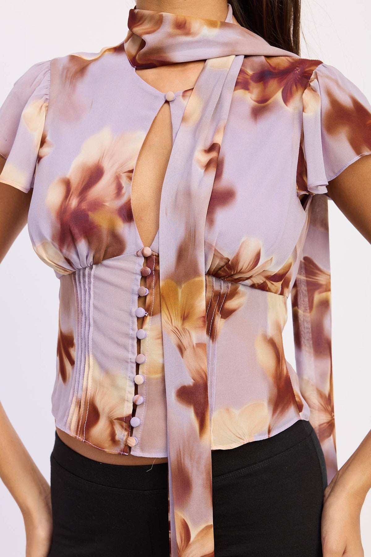 FLUTTER SLEEVE BUTTON FRONT SCARF BLOUSE | B060