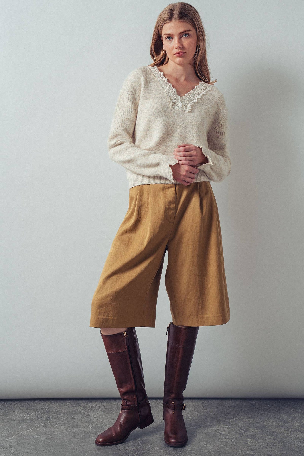 Lace Trim V-Neck Heathered Knit Sweater | S001